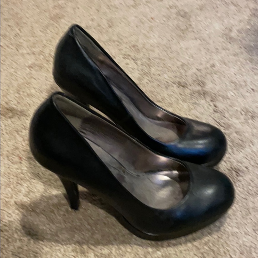 Shoes - Picture 2 of 4